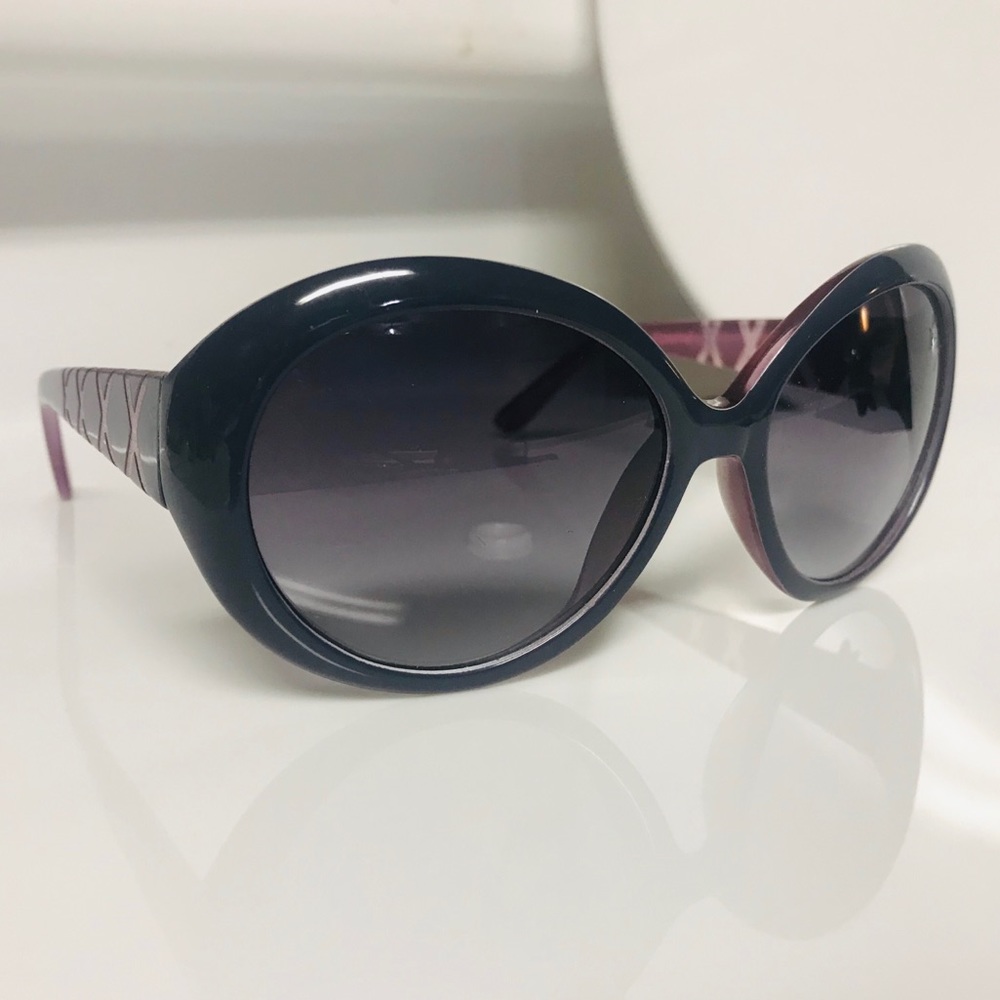 PURPLE BETSEY JOHNSON SUNGLASSES